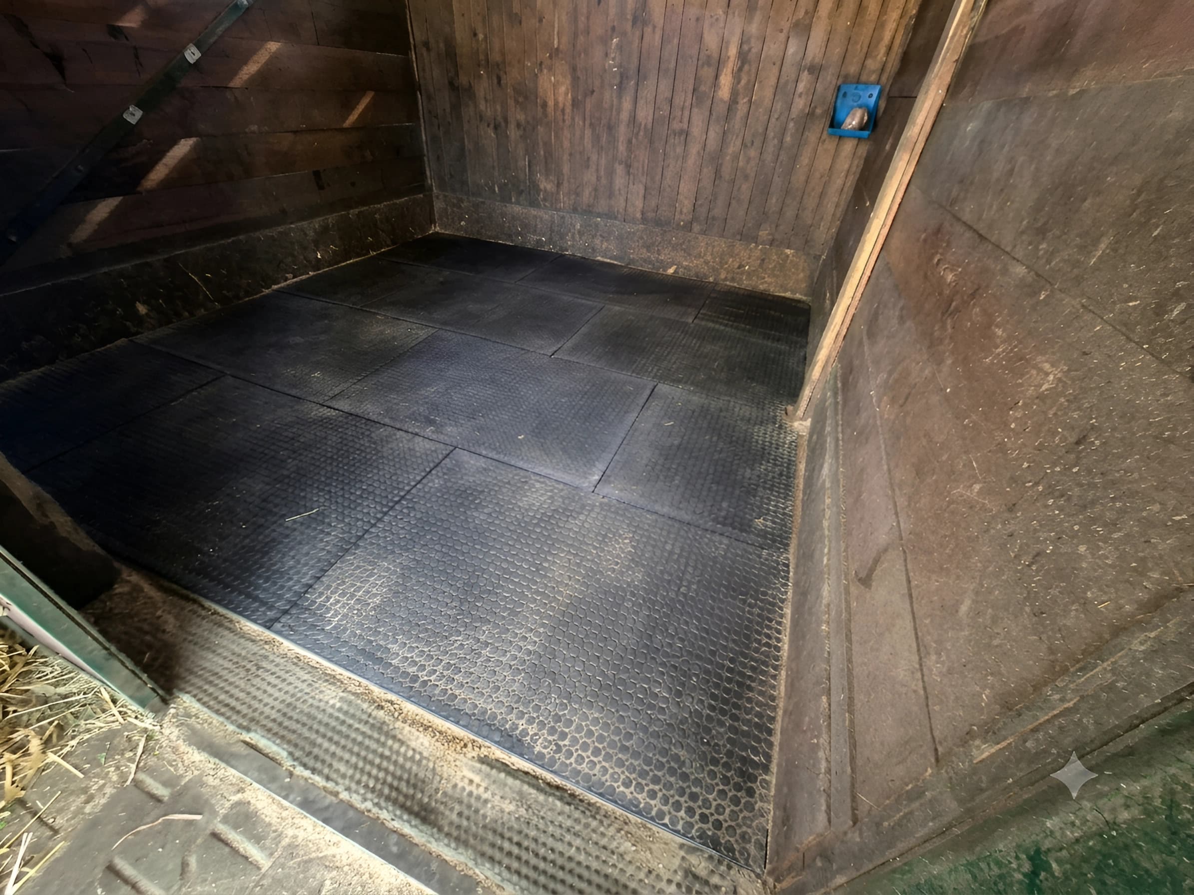 Detail dilatační spáry a zámku